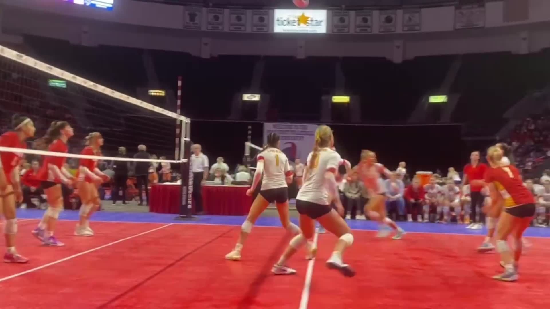2025 Wisconsin volleyball recruit Madison Quest in a state semifinal